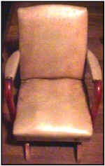 chair1.JPG (44647 bytes)
